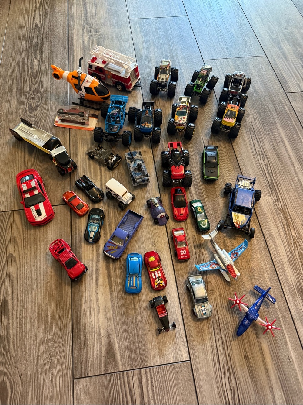 Mixed Kids Toy Car and Vehicle Lot - 33 pieces - Matchbox, Hot Wheels Cars Lot